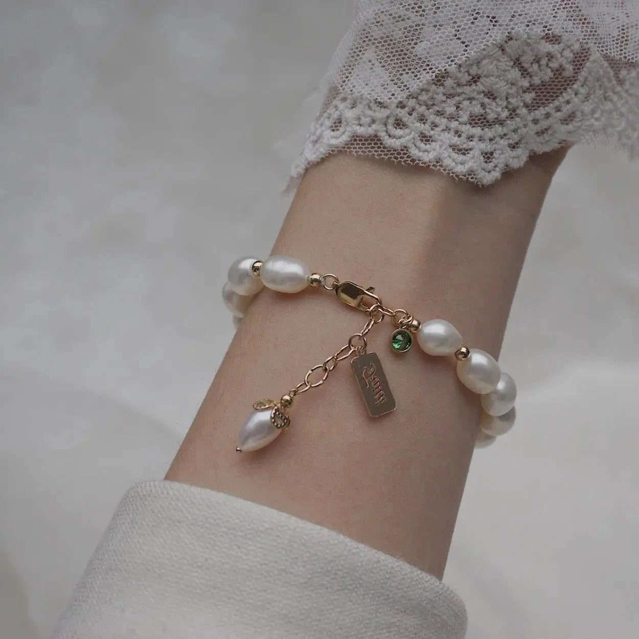 Sant Denis Pearl Charm Bracelet